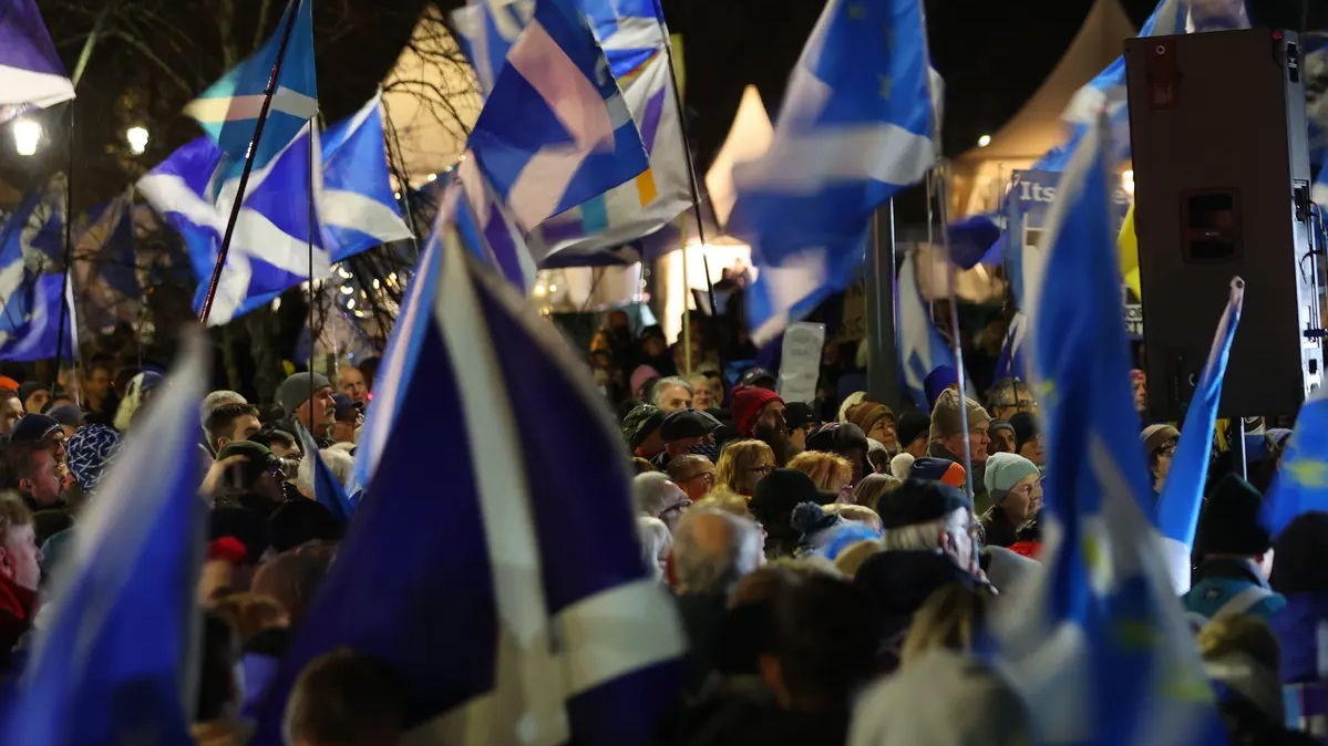 Hundreds rally after UK Supreme Court Decision Blocking Another Referendum