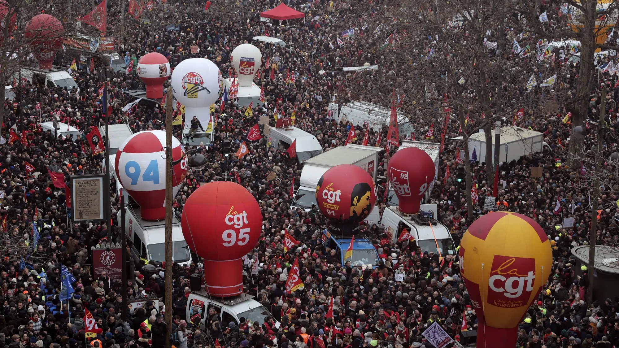 Tens-of-thousands in France protest against raising the retirement age