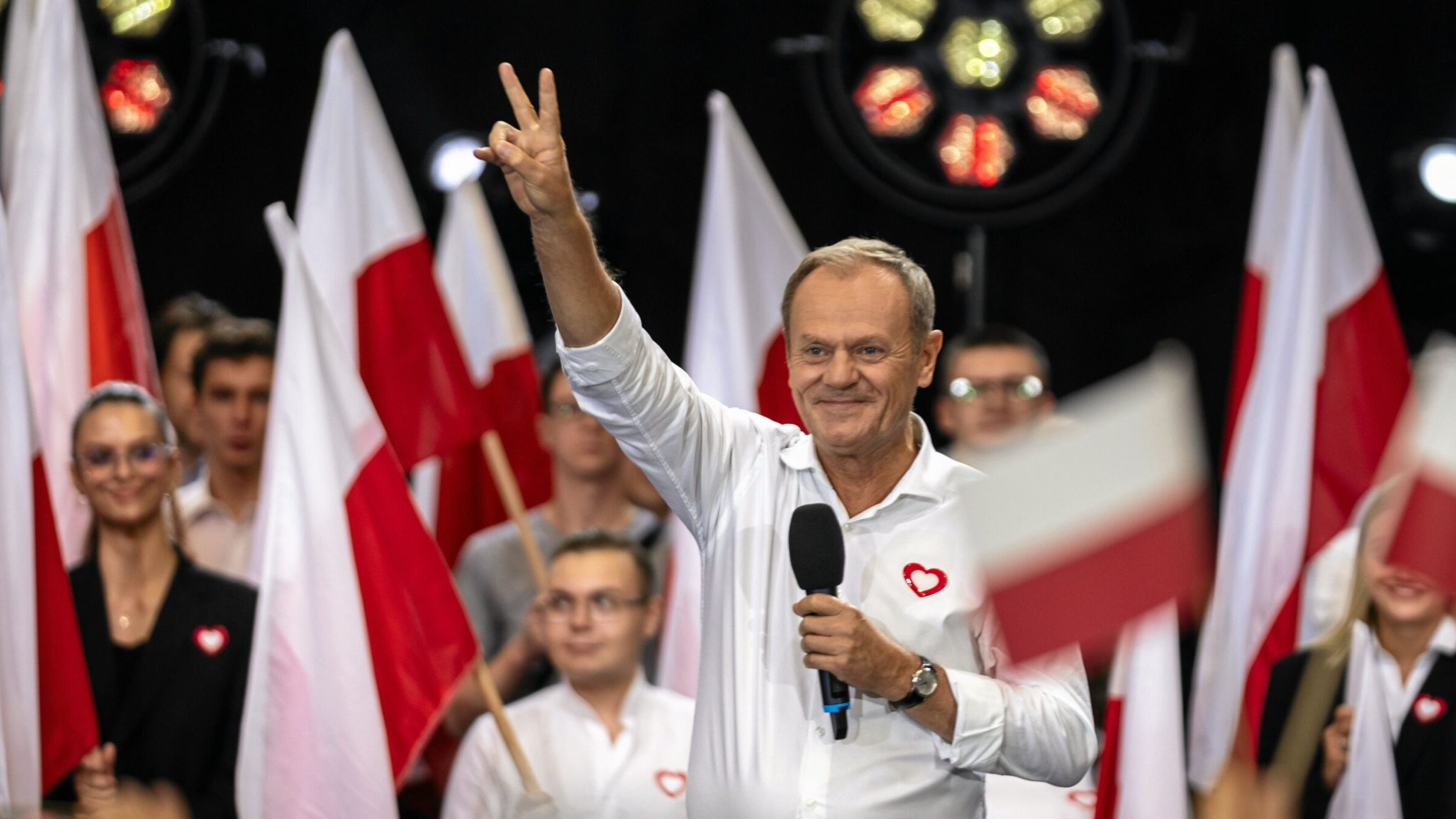 Donald Tusk flashes victory sign during October Polish election